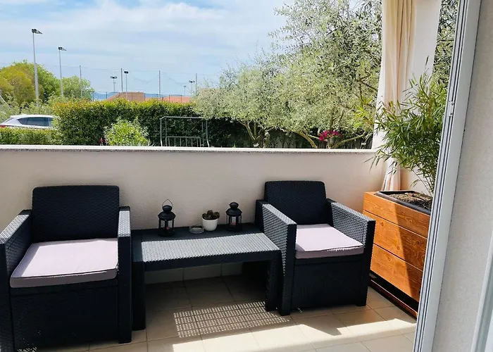 Apartment Green